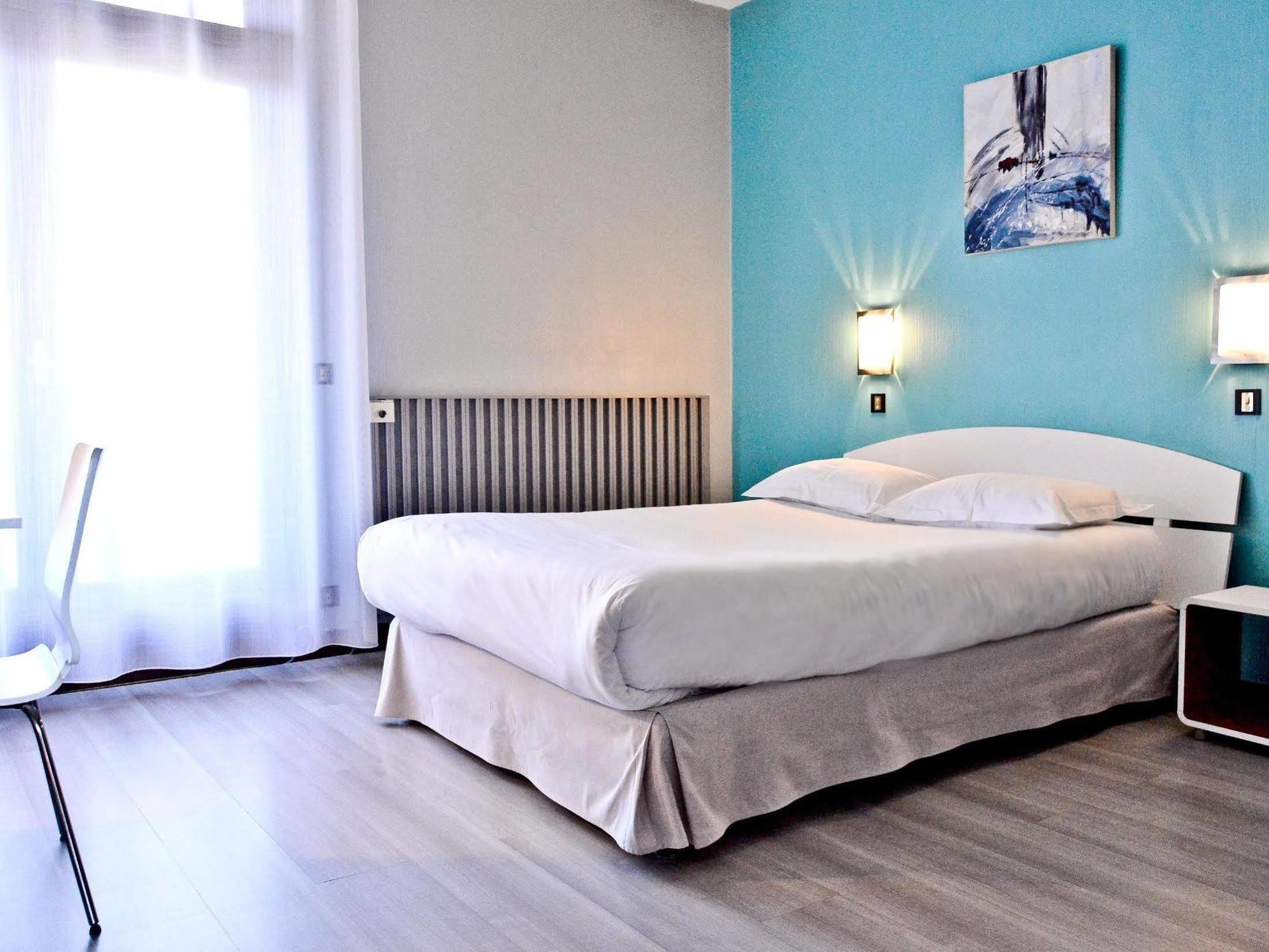 Hotel Le Comty Feurs Exterior foto