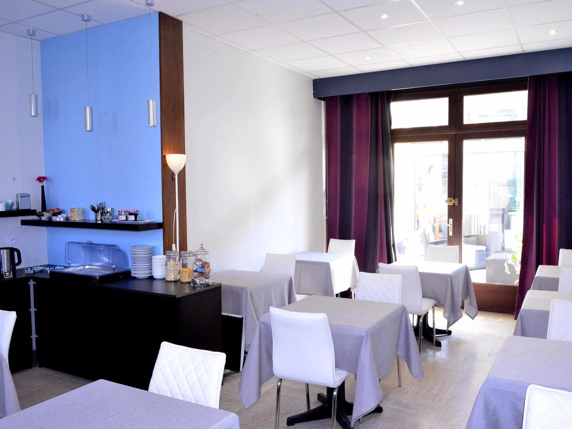 Hotel Le Comty Feurs Exterior foto